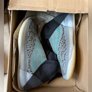 Adidas /Yeezy Qntm Teal size 9.5 ( brand new )